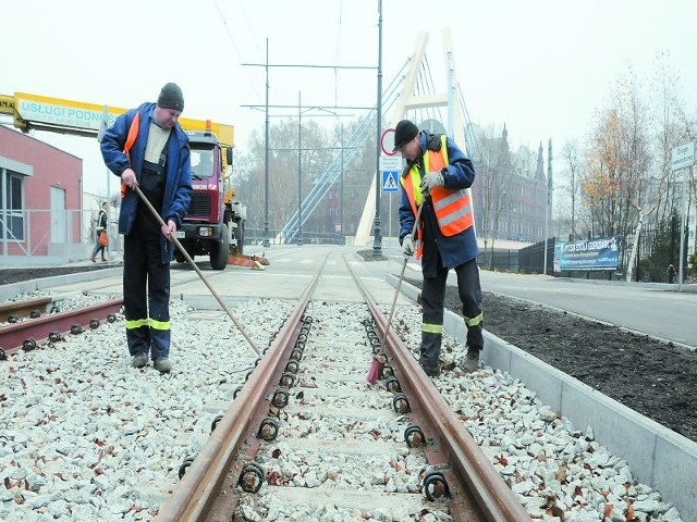 Dziś uroczyste przecięcie wstęgi zapoczątkuje kursowanie nowego tramwaju w Bydgoszczy - tramwaju do dworca PKP