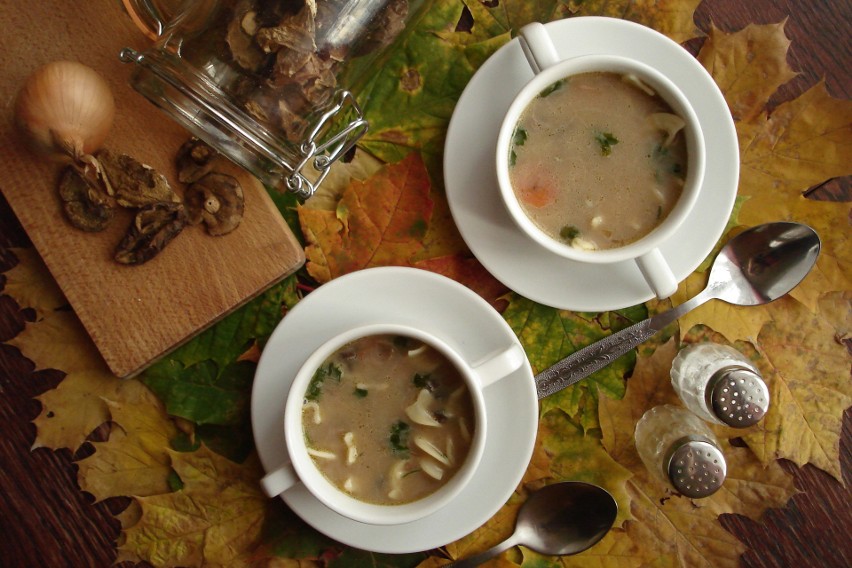 Aromatyczna zupa z suszonych grzybów. Zobaczcie przepis!