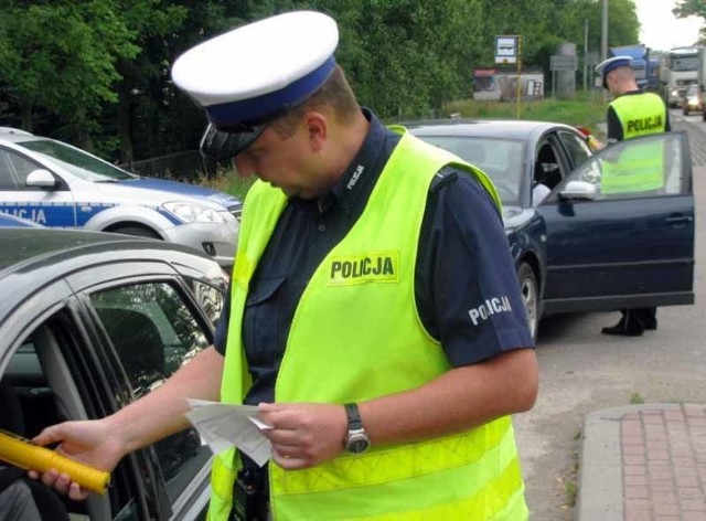 Policjanci z Łomży przebadali ponad 100 kierowców. trzech z nich było nietrzeźwych.