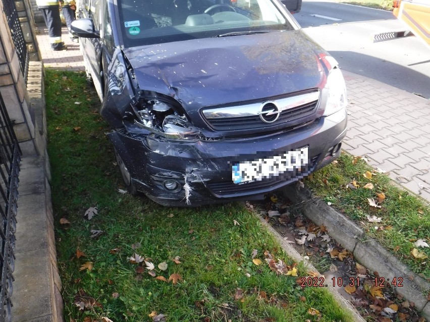 19-letni kierowca opla w Brzezowej najechał na tył...