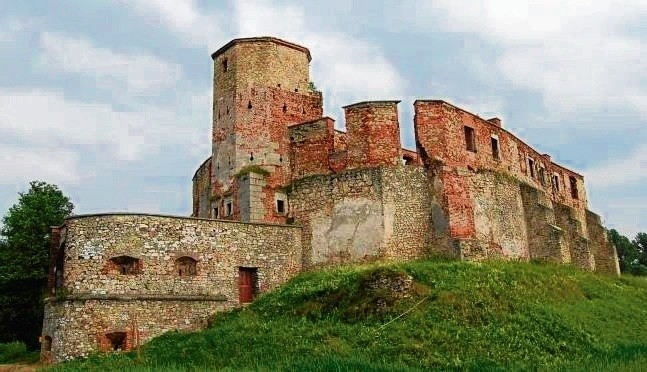 Siewierz. Kilka razy krążyła plotka o odbudowie ruin dawnego...