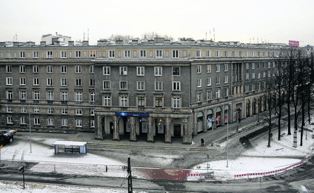 Zniszczone i zaniedbane elewacje budynków w centrum  Nowej Huty mogą zostać odnowione.