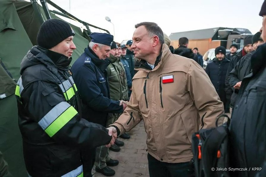 Kuźnica. Prezydent i Pierwsza Dama spotkali się z mundurowymi pilnującymi bezpieczeństwa na granicy polsko-białoruskiej