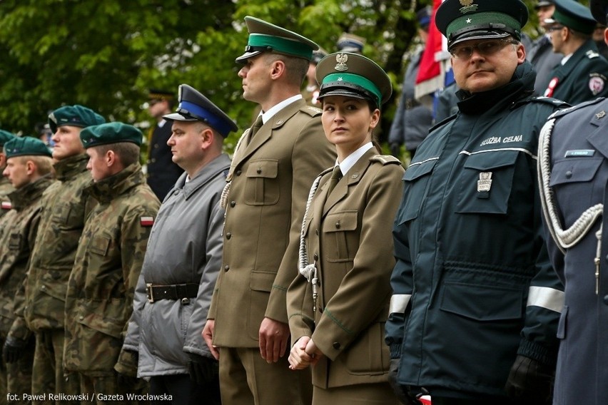 Wrocław: Oficjalne obchody 223. rocznicy uchwalenia Konstytucji 3 Maja (ZOBACZ ZDJĘCIA)