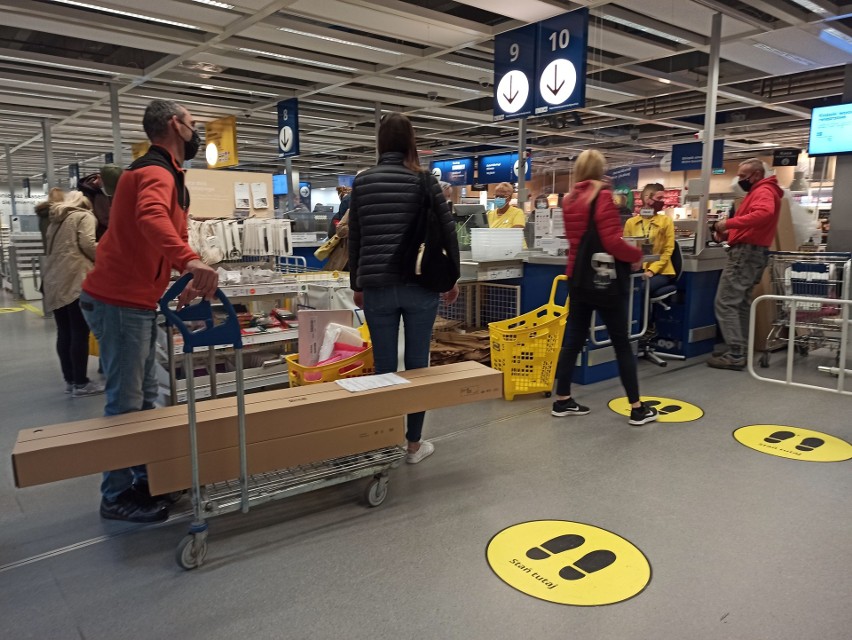 Tłumy klientów w IKEA Katowice.