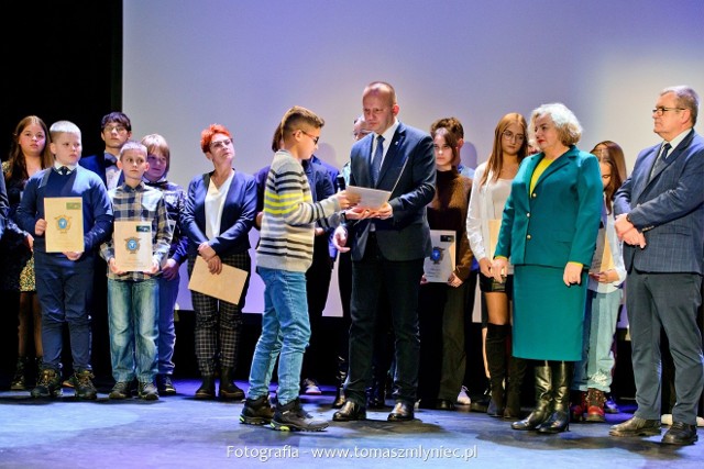 Gmina Baranów Sandomierski ufundowała stypendia dla najzdolniejszych uczniów szkół podstawowych. Wręczono je 5 grudnia podczas gali.