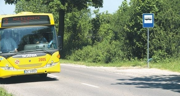 Przez kilka dni autobusy MZK mijały miejsce byłego przystanku autobusowego na Władysława IV przy skrzyżowaniu z ulicą Francuską. Jeszcze wponiedziałek stał tu tylko znak drogowy. Tablica z rozkładem jazdy pojawiła się następnego dnia.