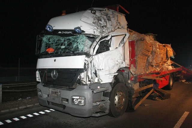 Wypadek w Szkocji. Karambol ciężarówek na ósemce (zdjęcia)