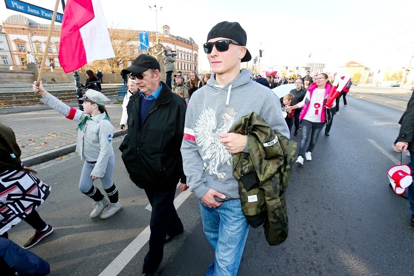 Radosna Parada Niepodległości przeszła przez Wrocław [ZDJĘCIA]