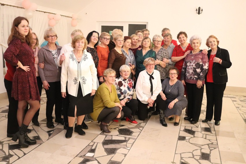 Podkarpacie. Spotkanie Andrzejkowe seniorów z czterech gmin w ramach projektu „Aktywnym być - szczęśliwie żyć”