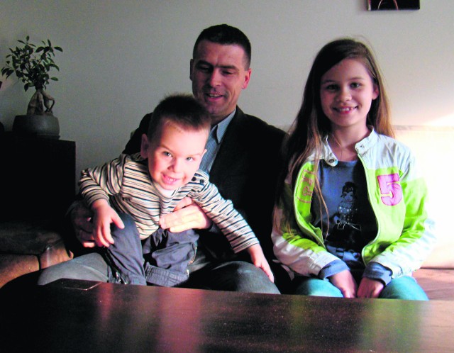 Grzegorz Galara kupił mieszkanie przy ul. Browarnej. Potrzebował trzypokojowego, gdy na świat przyszedł 3-letni dziś Piotr. Jego siostra 11-letnia Karolina (na zdjęciu) dzieli pokój z 13-letnią Angeliką.