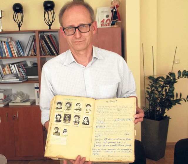 Waldemar Gancarz prezentuje kronikę II LO ze zdjęciami olimpijczyków