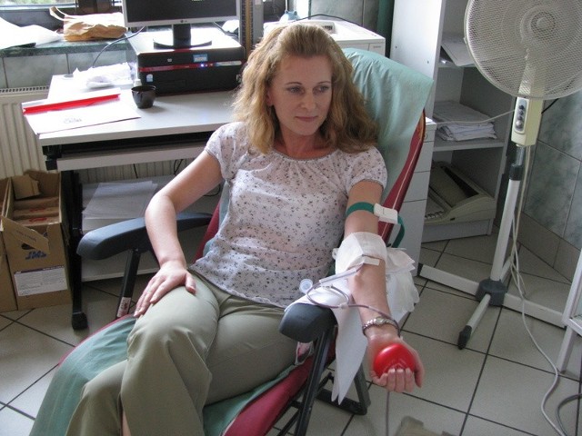Jolanta Szarańczak - Mielech pierwszy raz oddawała krew. &#8211; Kiedyś sama miałam transfuzję, teraz postanowiłam sama oddać dla innych. I będę chciała to już regularnie robić.