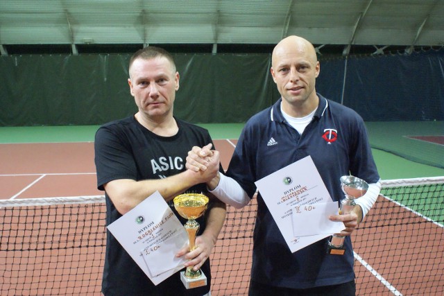 W finale kategorii powyżej 40 lat Piotr Rogalewicz (z lewej) pokonał Aleksandra Michałowskiego.