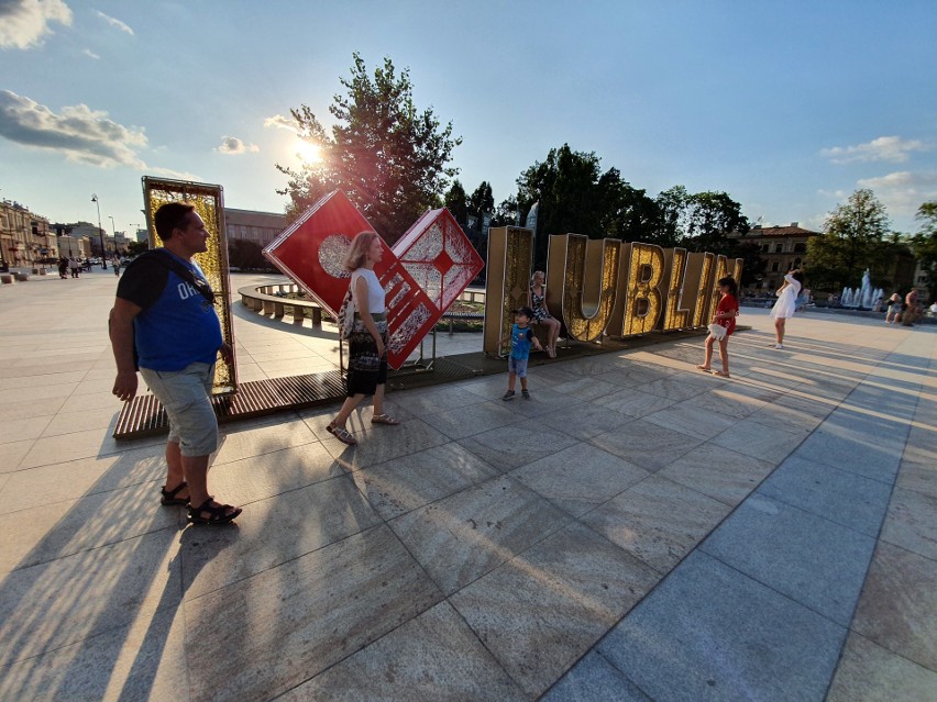 Lublin jak Amsterdam? Napis "I love Lublin" stanął na placu Litewskim. Zobacz zdjęcia