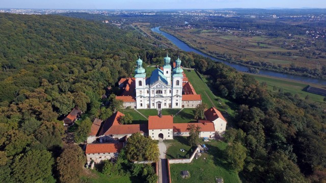 Klasztor Kamedułów na krakowskich Bielanach. Jest tylko dwanaście dni w roku, kiedy za furtę mogą wejść kobiety