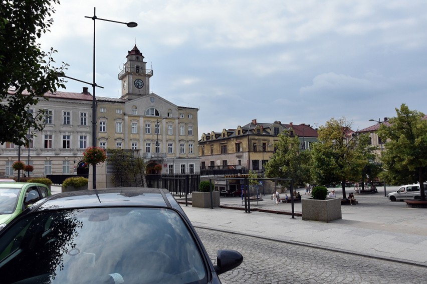 Gorlicki ratusz powstał z dwóch  domów dziedziców miasta i karczmy. Kiedyś wyglądał zupełnie innaczej [ZDJĘCIA]