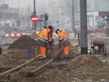 Trwa naprawa torowiska na Rzgowskiej. Jak długo jeszcze nie będą tamtędy jeździć tramwaje? GALERIA ZDJĘĆ