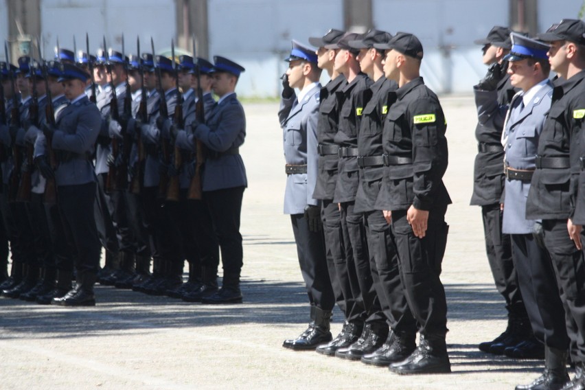 Ślubowanie nowych policjantów w Katowicach