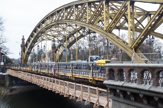 Remont mostu Zwierzynieckiego, który zaczął się 9 października ma potrwać 11 miesięcy