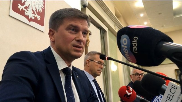 Na zdjęciu od lewej Arkadiusz Bąk, nowy prezes Miejskiego Przedsiębiorstwa Energetyki Cieplnej, prezydent Bogdan Wenta i Sławomir Stachura.