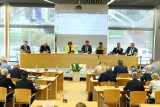Radni Sejmiku Województwa Opolskiego przyjęli apel w sprawie dyskryminacji mniejszości polskiej na Białorusi. 