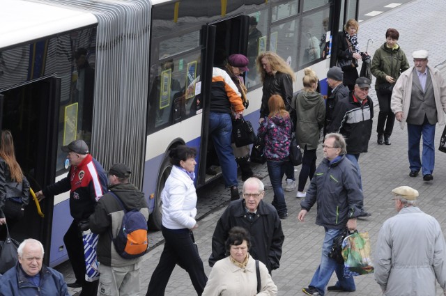 Bilet przesiadkowy mógłby pomóc tym mieszkańcom, którzy po zmianach nie unikną jazdy dwiema różnymi liniami