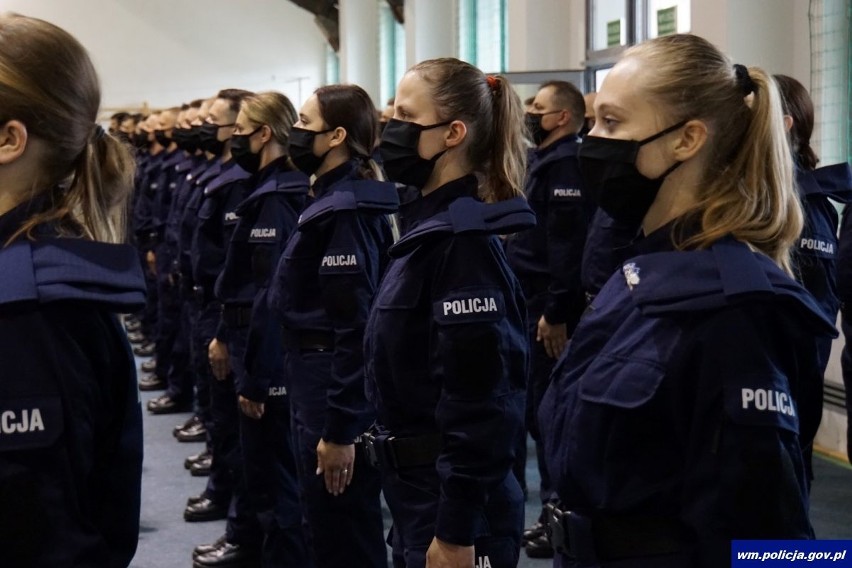 Warmińsko-mazurska policja ma 64 nowych funkcjonariuszy. Wśród nich jest 16 kobiet [ZDJĘCIA]