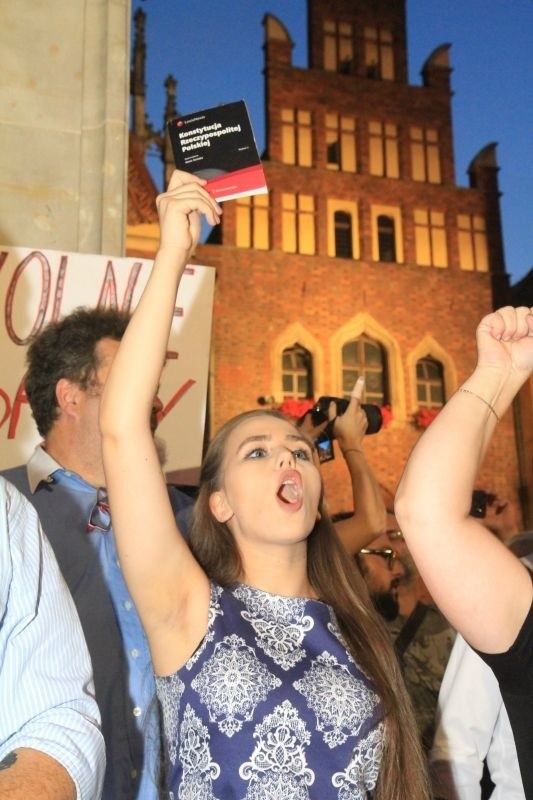 10 tysięcy osób protestowało we Wrocławiu w obronie sądów