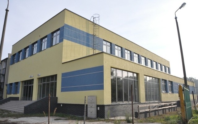 Budynek dawnej stołówki byłych zakładów Chemomontaż (na zdjęciu) będzie wykorzystywany na potrzeby pobliskiego Ośrodka Szkolenia Komendy Wojewódzkiej Państwowej Straży Pożarnej.