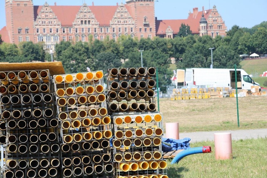 Przygotowania do festiwalu fajerwerków Pyromagic w...