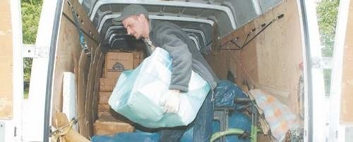 pierwszy transport darów dla powodzian: koce, ręczniki, dresy i buty wyruszył już z Koszalina