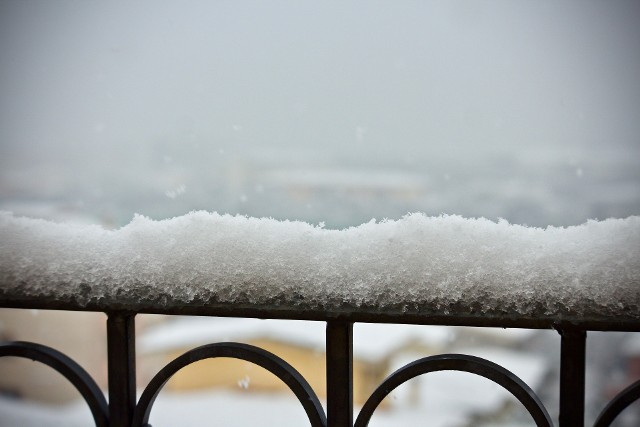 Dobrze posprzątany i uporządkowana balkon oraz taras to element obowiązkowy, żeby zadbać o nie przed zimą. Sprawdź, co warto zrobić zanim pojawią się przymrozki i śnieg.