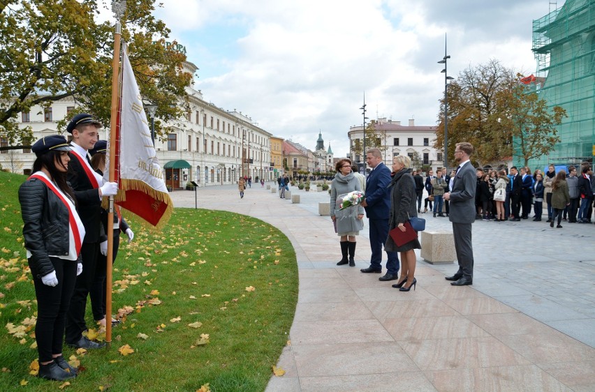 III LO w Lublinie. Unici stanęli do wspólnego zdjęcia 