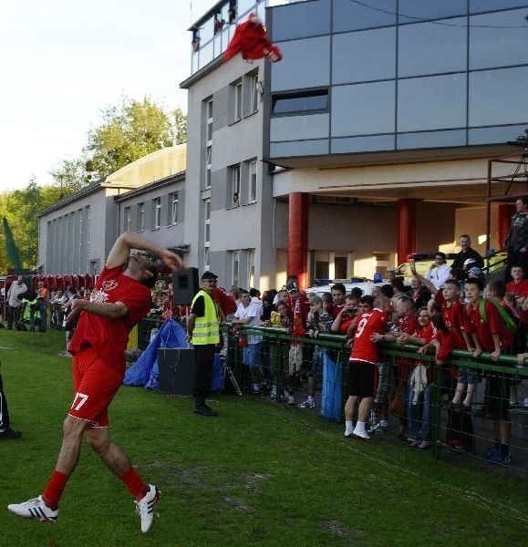 Archiwalne zdjęcia stadionu, piłkarzy, działaczy i kibiców...