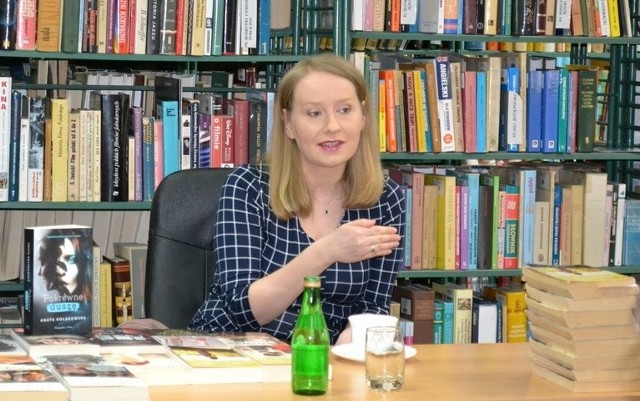 Pisarka Agata Kołakowska gościła na spotkaniu autorskim w Miejsko-Gminnej Bibliotece Publicznej w Busku-Zdroju.