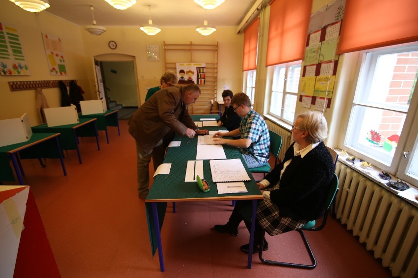 Wybory 2015 Siemianowice Śląskie: Frekwencja do godz. 12 wynosi 16,55 proc.