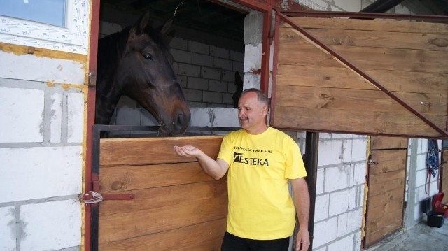 Janusz Szwed, preses ESTEKI nie kryje zadwolenia z faktu, że uda im się zrealizować kolejny projekt w ramach hipoterapi.