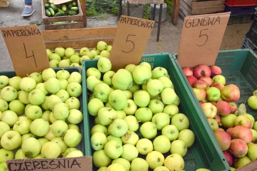 Na bazarze pojawiły się kultowe papierówki - po 4 a nawet 5...