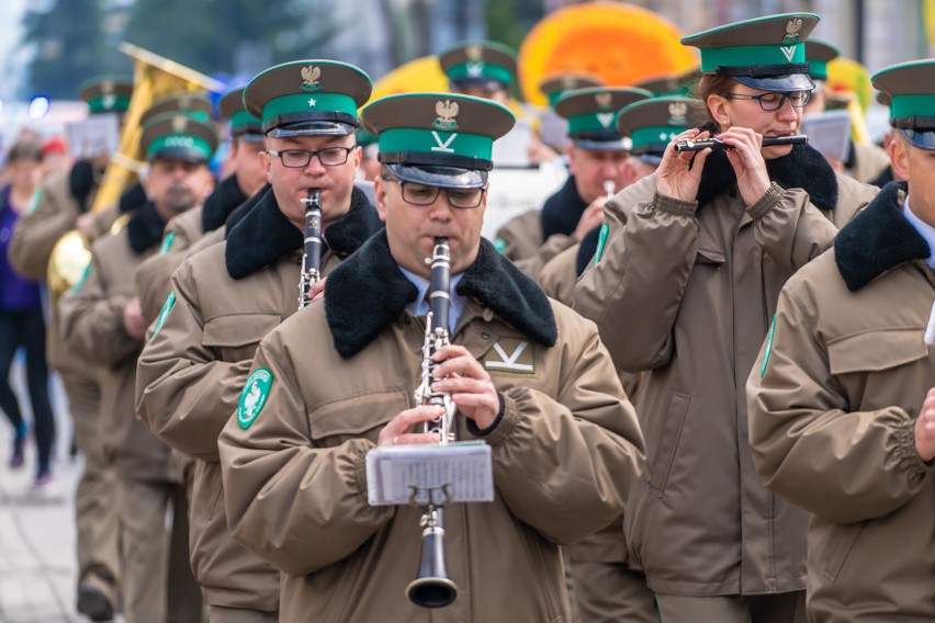 Nowy Sącz. Niebieski marsz dla ludzi z autyzmem przeszedł ulicami miasta ZDJĘCIA