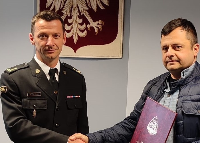 Komendant bryg. Wojciech Łapiński podpisał umowę z wykonawcą...