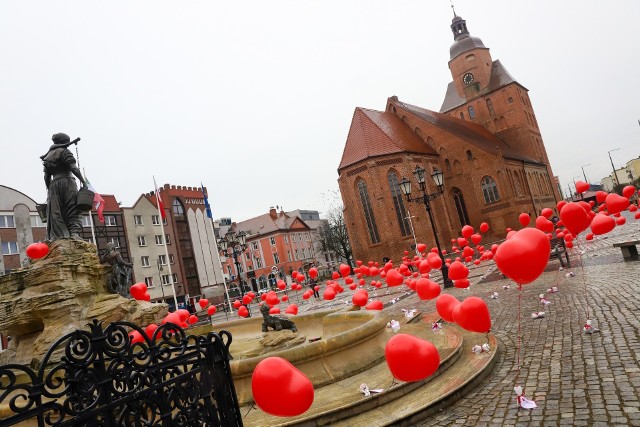 Balony w kształcie serc rozeszły się w kilkadziesiąt minut.