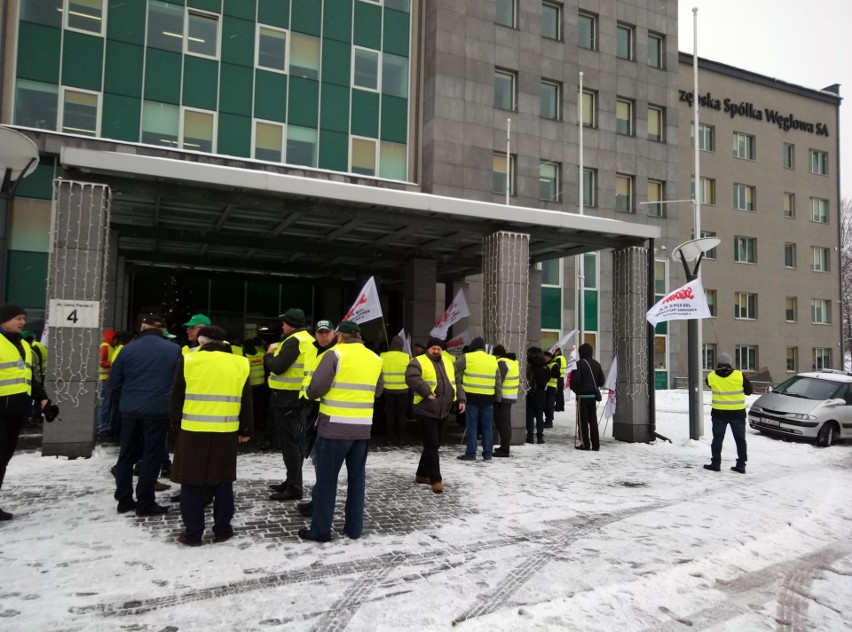 Protest górników i związkowców JSW: Stoimy murem za prezesem...
