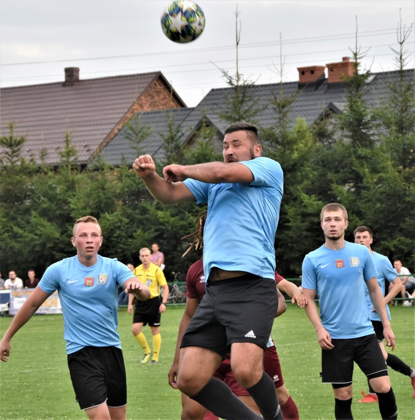 Totolotek Regionalny Puchar Polski. Pół tuzina goli Chełmek zdobył w Bobrku. Hat-trick Nagiego, „filmowy” gol Kukiełki 