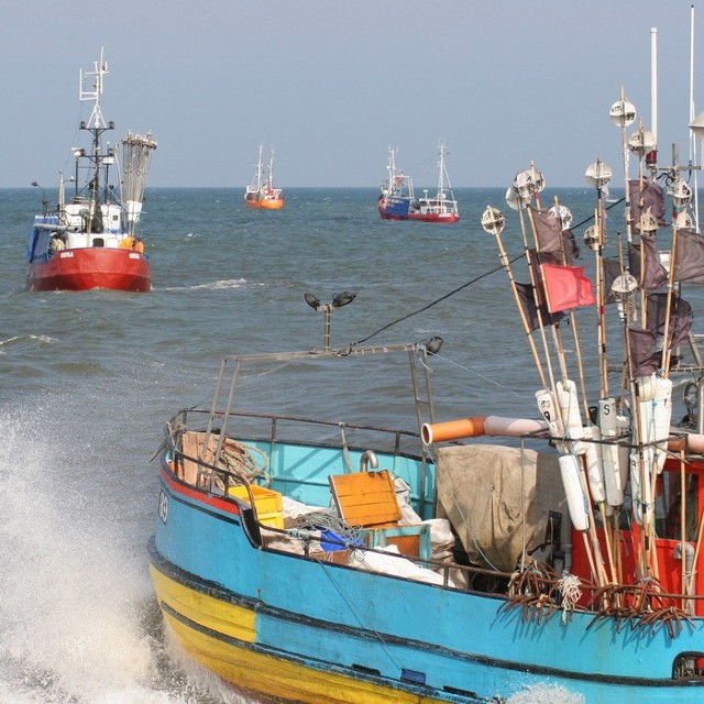 Protest rybaków był wczoraj atrakcją dla turystów w Ustce.