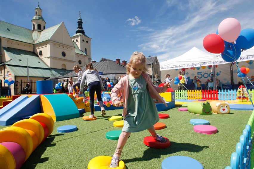 Piknik rodzinny w Ogrodach Bernardyńskich na Dzień Mamy w...