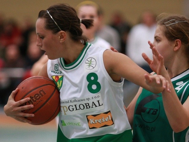 Magdalena Baryło (nr 8) znów będzie występowała w biało-zielonych barwach Eko Energy Hitu Kobylnica. 