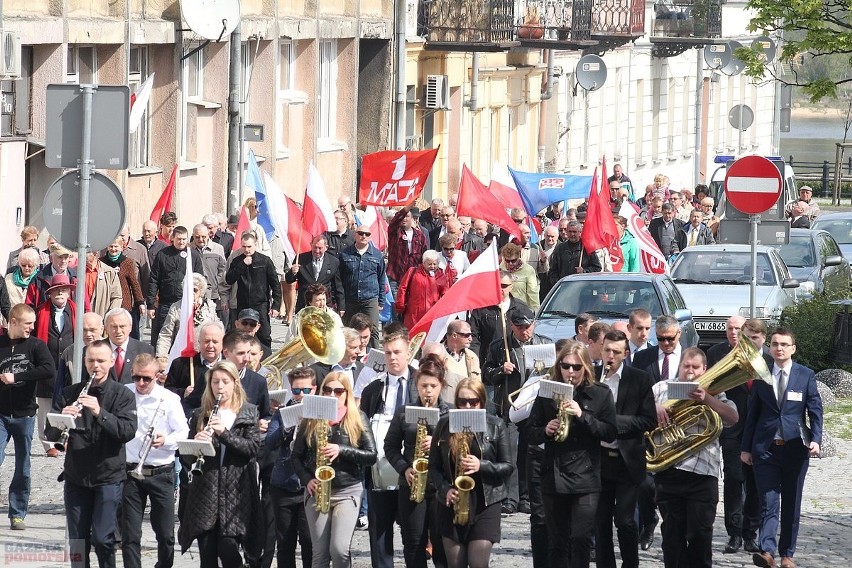 Pochód przechodzi przez Stary Rynek