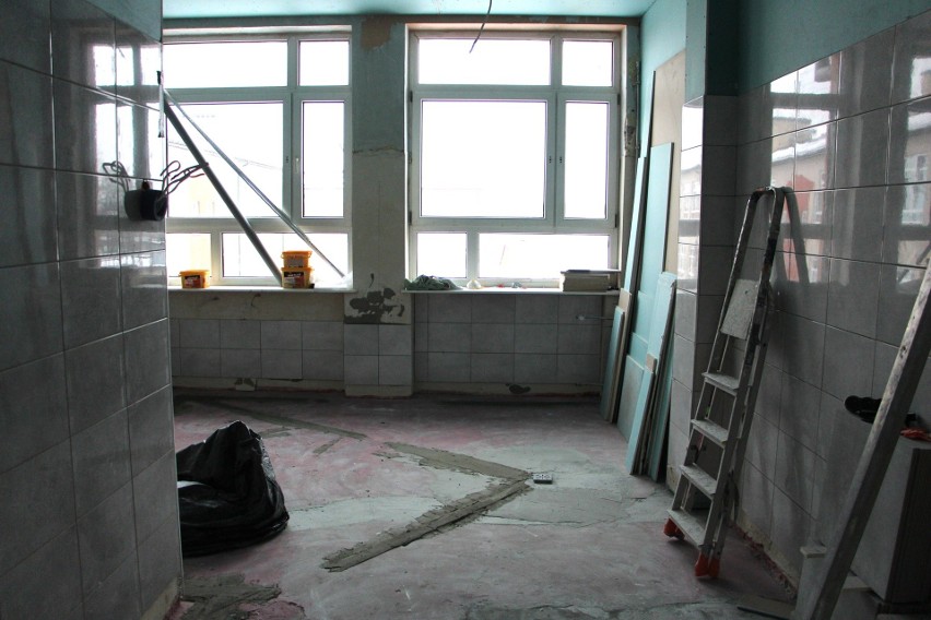 Trwa modernizacja szkoły w Przytyku, budynek jest ocieplany. Uczniom poprawią się warunki do nauki