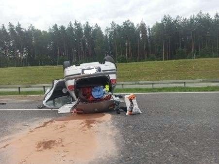 Wypadek na autostradzie A4. W okolicy Szczepanowa dachował samochód ZDJĘCIA